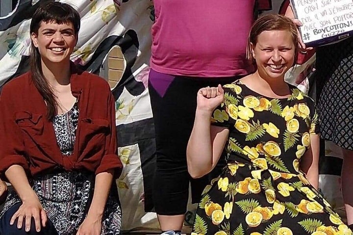 Sonia Palato et Charlotte Gilbert lors de la manifestation organisée par la Riposte féministe contre la projection du film <em>Unplanned</em> aux cinémas Guzzo, à Montréal.