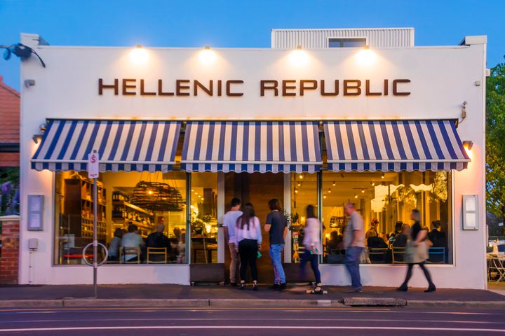 To Hellenic Republic (μτφ. Ελληνική Δημοκρατία) είναι ένα από τα εστιατόρια του Γιώργου Καλομπάρη.