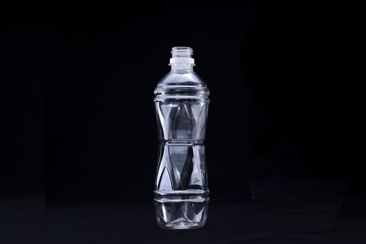 再生PET樹脂を100％用いたリサイクルペットボトル