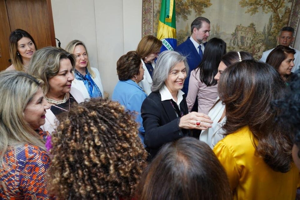 Ministra do STF Cármen Lúcia, voz feminina no Judiciário, recebe a bancada