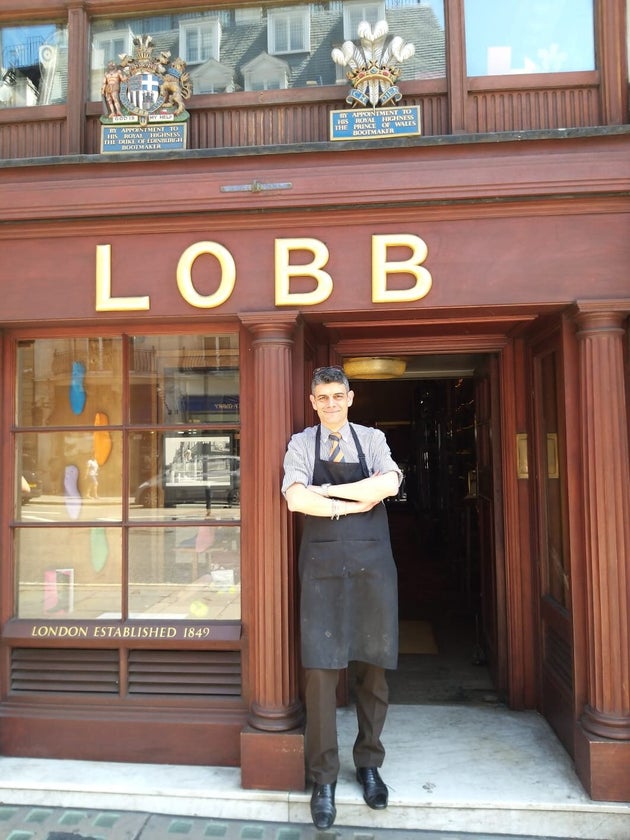 In Italia Ero Un Ciabattino Precario A Londra Riparo Le Scarpe Della Royal Family E Di Tom Cruise L Huffpost