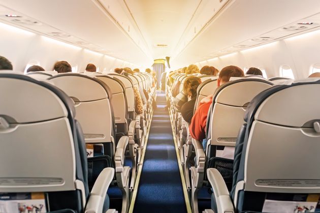 Κανείς δεν θέλει τη μεσαία θέση στα αεροπλάνα – Αυτός όμως ο σχεδιασμός ίσως σας κάνει να αλλάξετε