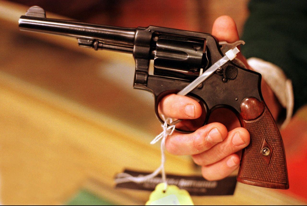 Το 38αρι Smith & Wesson, με το οποίο, ο πράκτορας Μάρτιν Ζάρκοβιτς σκότωσε τον Τζον Ντίλινγκερ.