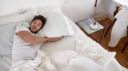 Si hablas en sueños, esto te