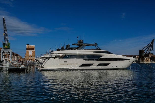 Los yates más exclusivos del mundo se estrenan en el mar