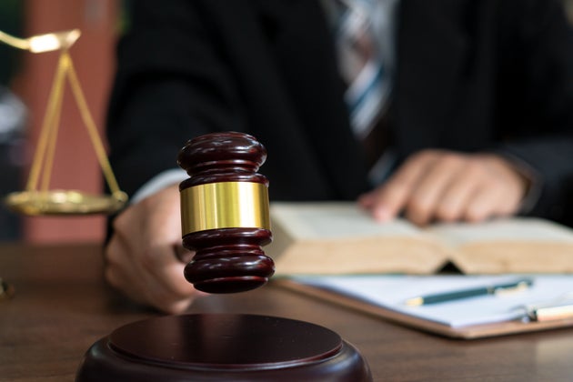 レイプ容疑者を「名門校の生徒だから」と減免した裁判官が辞任 ニュージャージー州 | ハフポスト