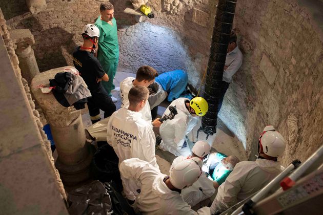 Θρίλερ στο Βατικανό: Χιλιάδες ανθρώπινα οστά βρέθηκαν σε
