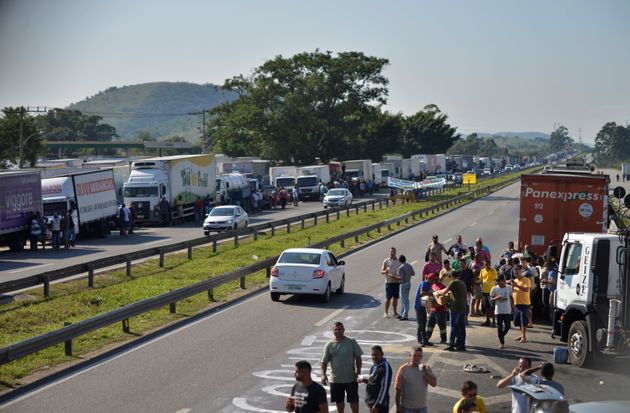 A corrida do governo para conter uma greve ocorre um ano apÃ³s a categoria ter parado o PaÃ­s,...