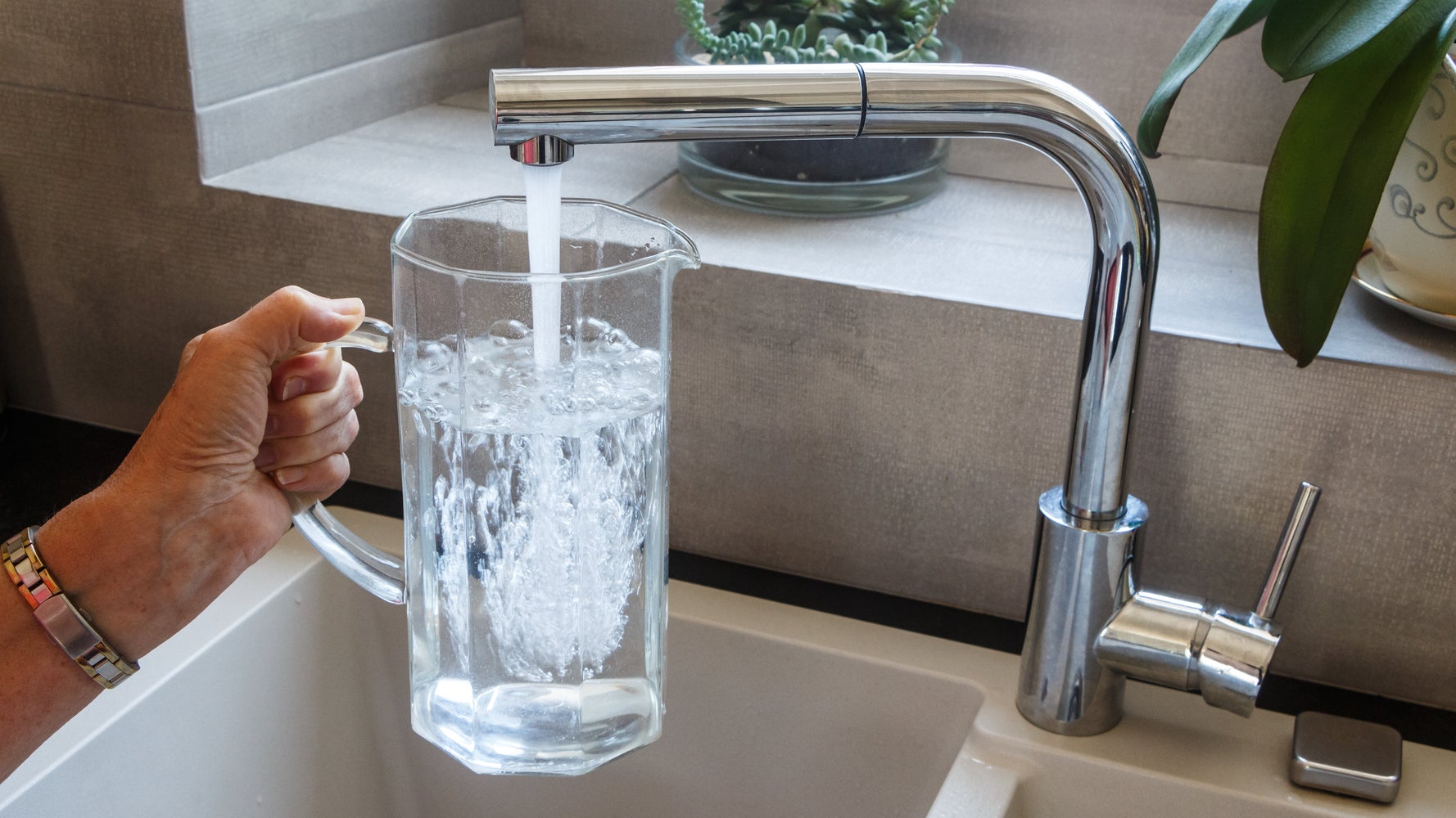L Eau Du Robinet A Paris Est Elle Potable Après la rumeur d'eau du robinet contaminée, une enquête ouverte pour