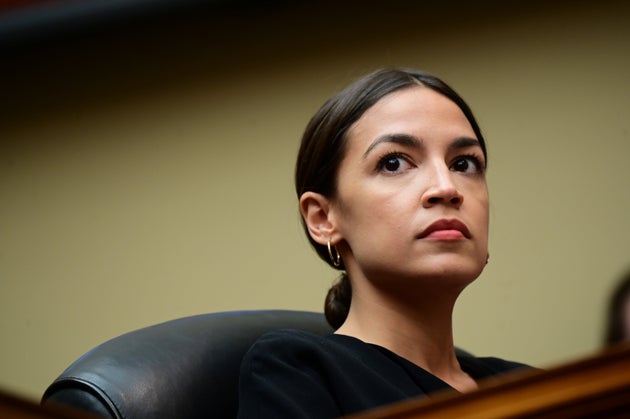 Un policía estadounidense sugiere que la congresista demócrata Alexandria Ocasio-Cortez