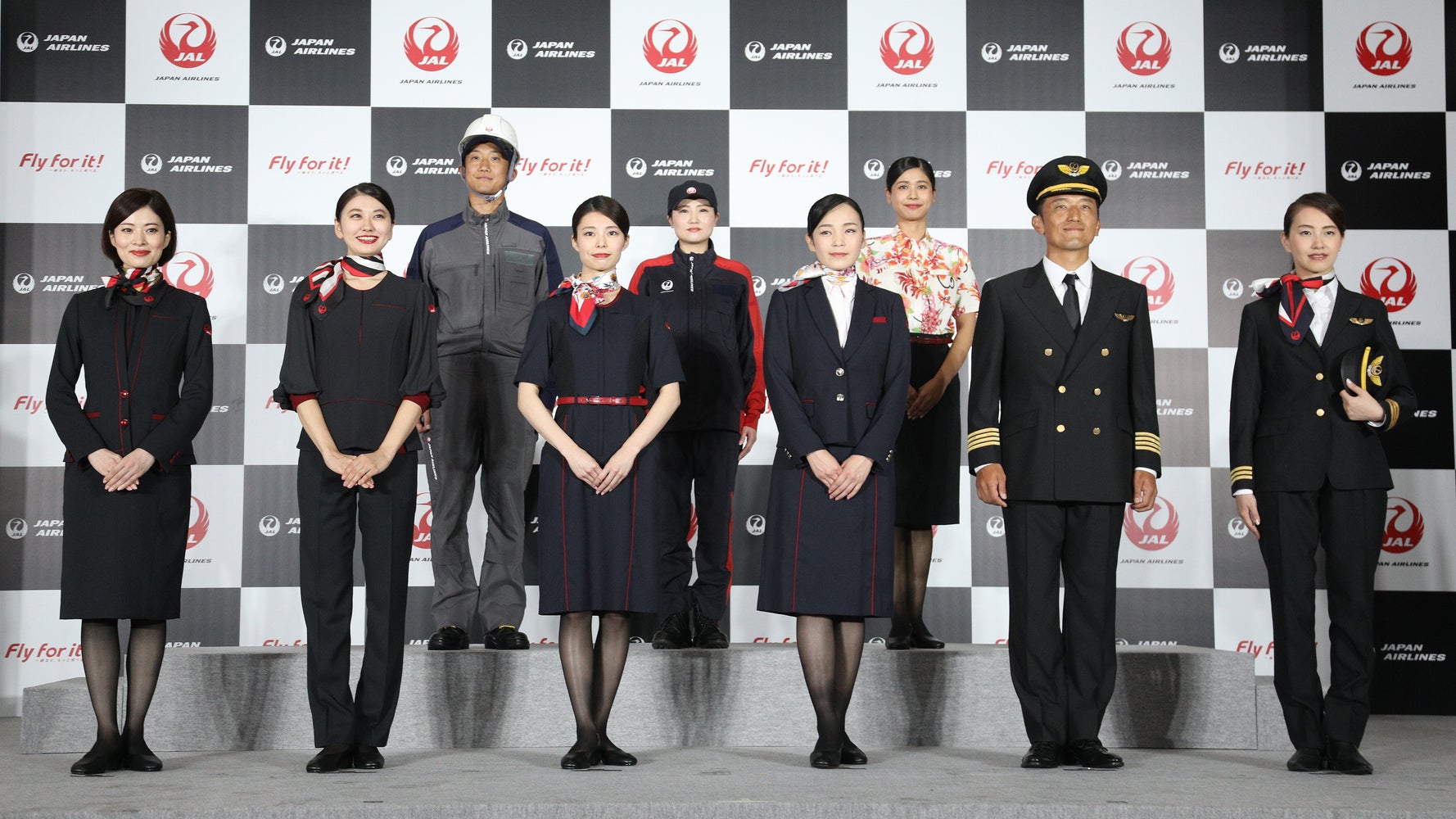 Jal 女性の客室乗務員の制服に パンツスタイル を初めて採用 選択肢を広げる意図 と広報 ハフポスト News Jal 女性の客室乗務員の制服に パンツスタイル を初めて採用 選択肢を広げる意図 と広報 ハフポスト News