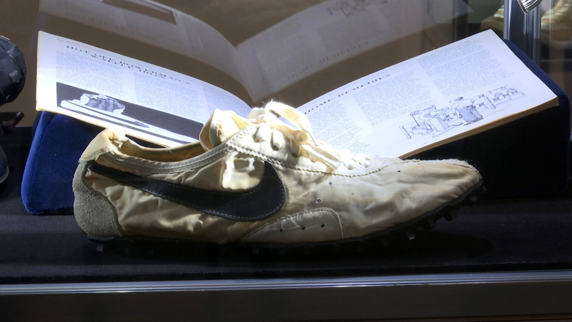 Un collezionista ha pagato 437mila dollari per le prime Nike da corse usate  alle Olimpiadi '72 | L'HuffPost