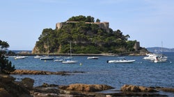 Macron prend ses quartiers à Bregançon, les députés aussi en