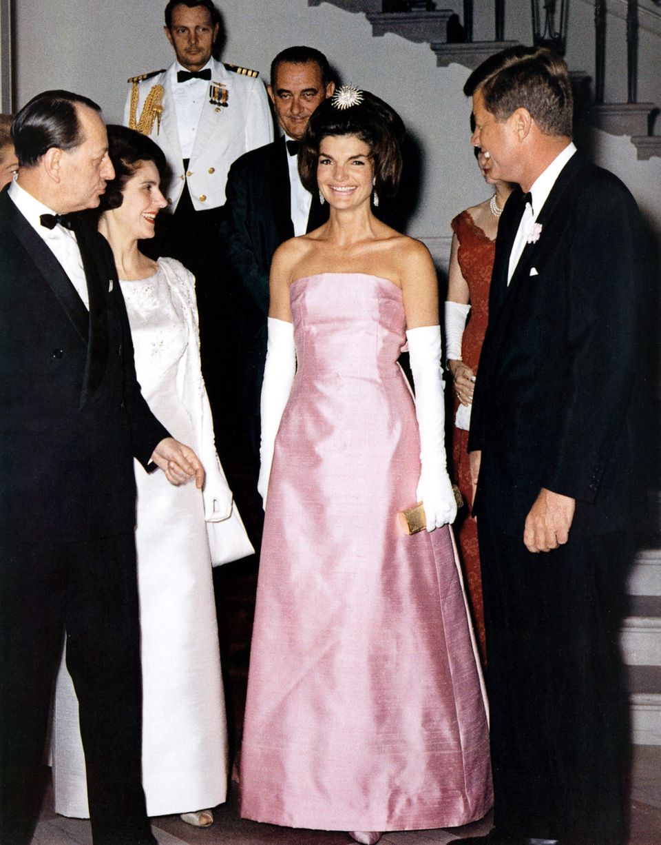 Jackie Kennedy Onassis' Iconic Style, From Her Teen Days To Her Final ...