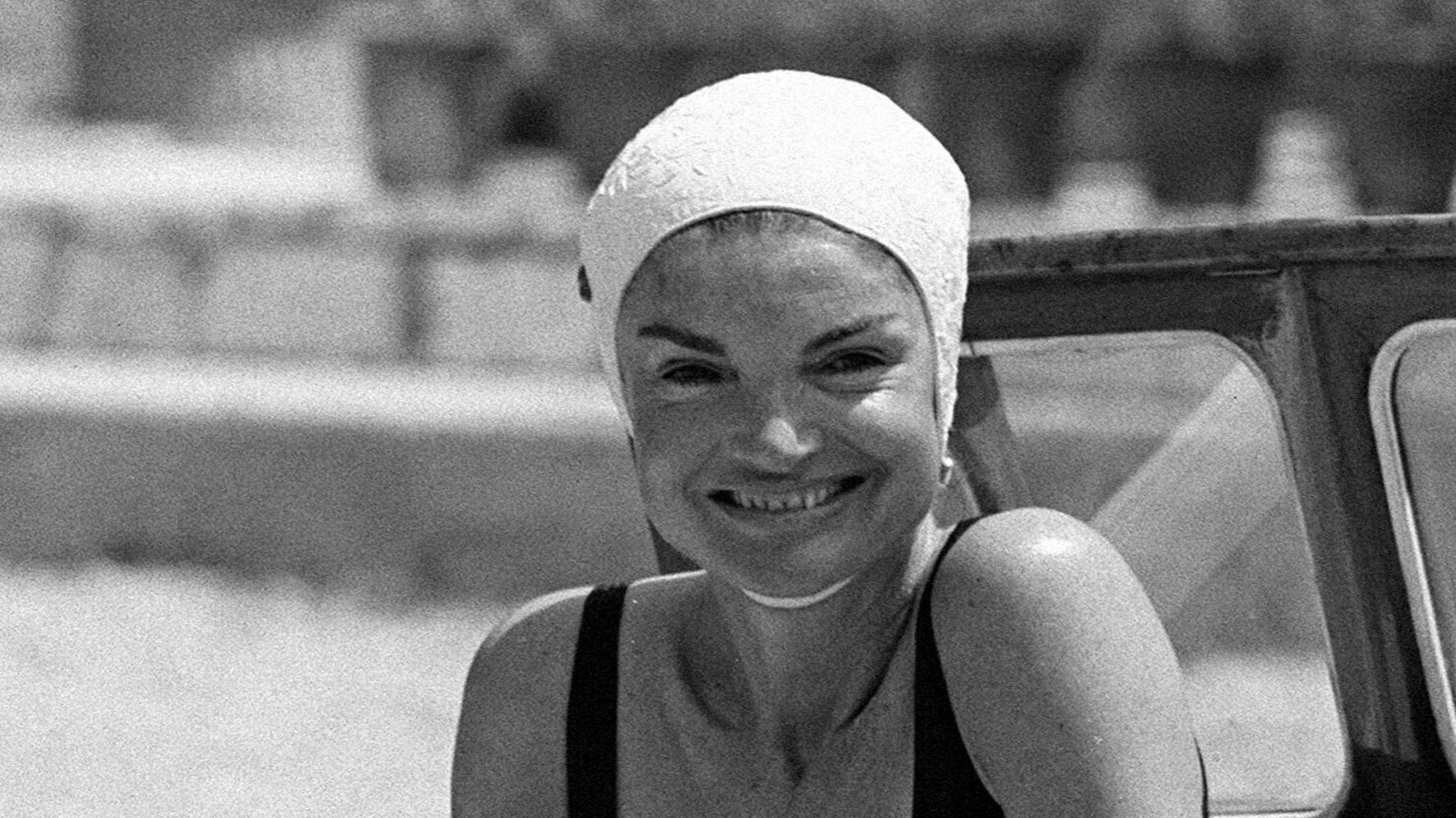 Iconic Jackie Kennedy Fashion 6 5d39eda22400009d17936922