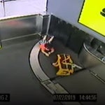 ΗΠΑ: Ιμάντας μεταφοράς αποσκευών «ρούφηξε» αγοράκι 2