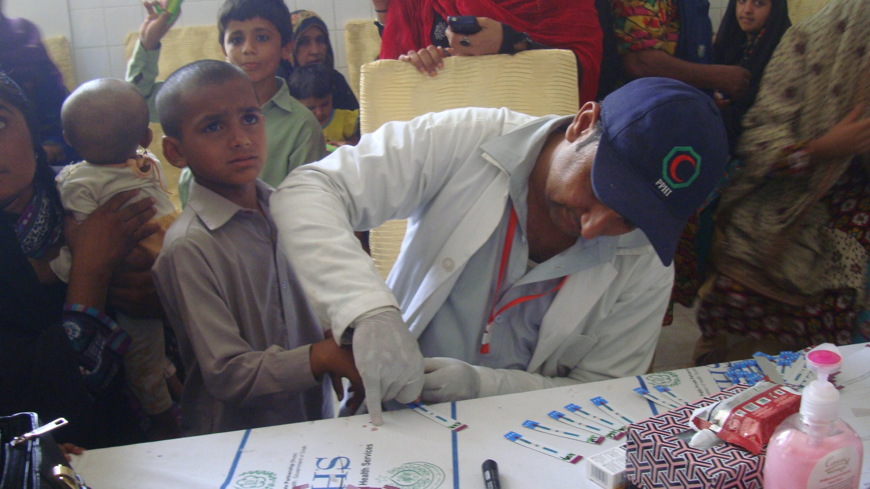 An HIV Outbreak Hit One Of Pakistan's Poorest Districts — And Infected Over 700 Children - HuffPost thumbnail