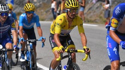 Alaphilippe perd son maillot jaune, Bernal passe en