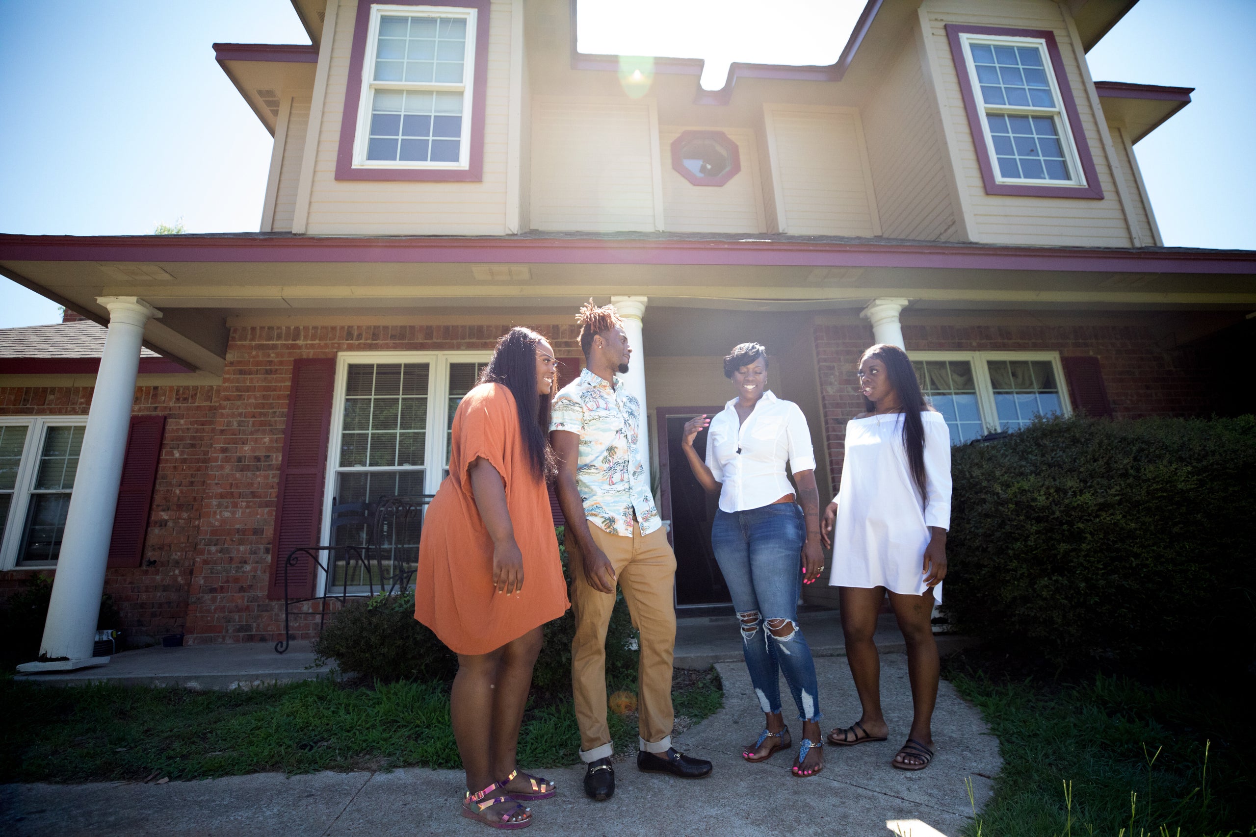 Mason, third from left, photographed outside her home in Rendon, Texas, with her children Taylor Hobbs, Sanford Hobbs and Key