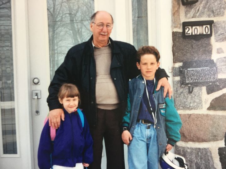 La petite bette à gauche, c'est moi, avec mon grand-papa Yvon et mon frère Maxime, il y a (à peine) quelques années