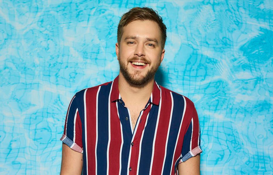 Iain Stirling brings some quintessential British humour to Love Island