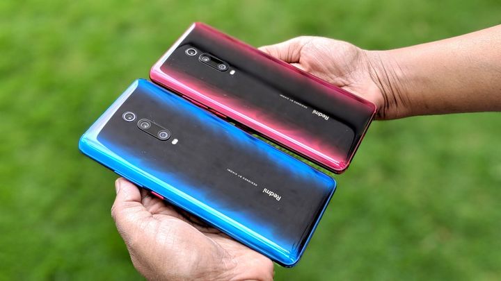 The Redmi K20 (blue) and the Redmi K20 Pro (red) have the exact same design and build quality, and are also available in the same colours.