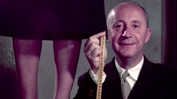 Les conseils de Christian Dior pour porter le foulard sur la tête comme