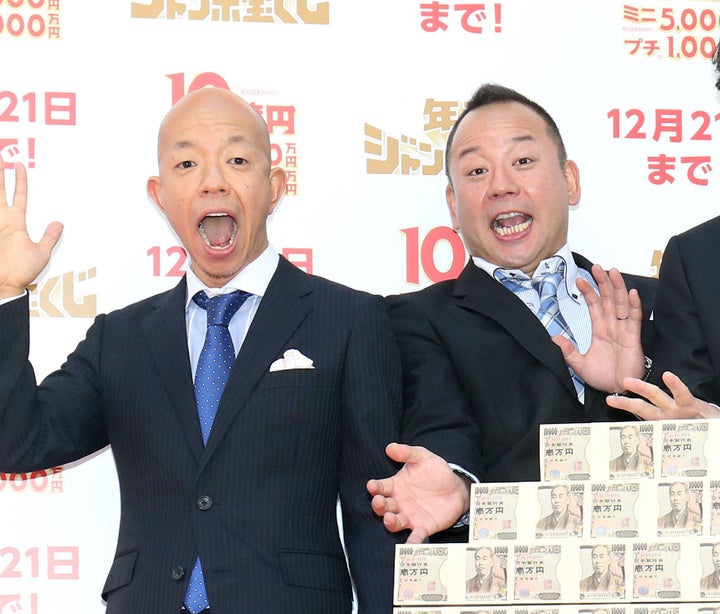 お笑いコンビ「バイきんぐ」の小峠英二さん(左)、西村瑞樹さん(右)