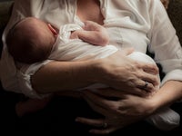新生児の授乳に忙しかった私のおっぱい その後私を苦しめるなんて ハフポスト Life 新生児の授乳に忙しかった私のおっぱい その後私を苦しめるなんて ハフポスト Life