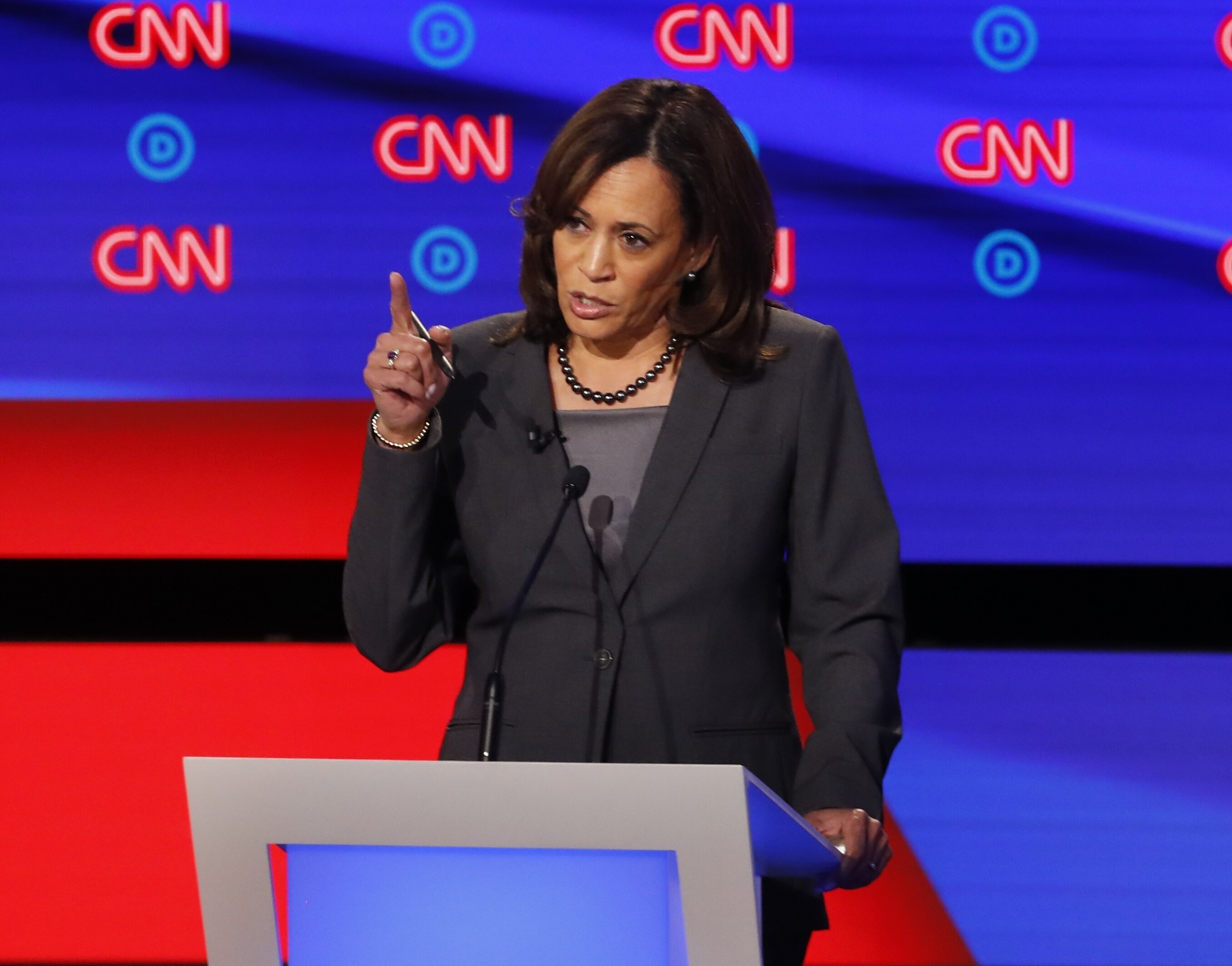 Tulsi Gabbard Takes Kamala Harris To Task On Marijuana Prosecution ...