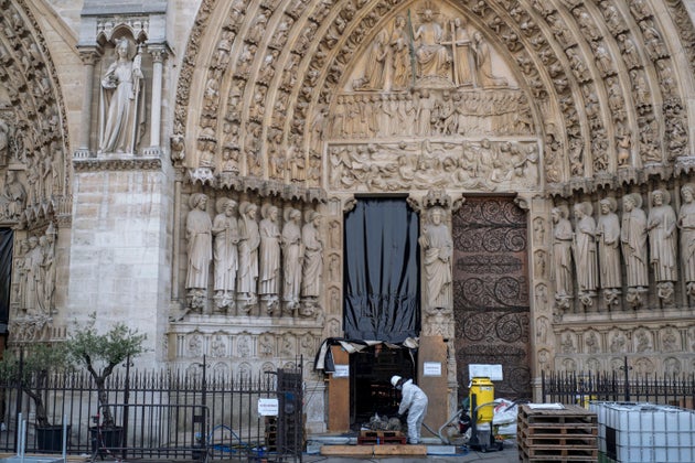Notre-Dame: à cause du plomb, CGT et associations demandent le 5d435bc1260000aa0f046156.jpeg?ops=scalef