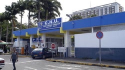 Des milliers de manifestants défilent pour soutenir la grève du personnel au CHU de