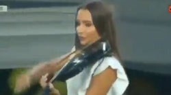 En Irak, une violoniste fait polémique pour avoir joué cheveux aux