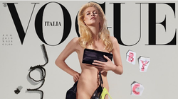 Claudia Schiffer pose nue pour les 25 ans de sa première couverture de