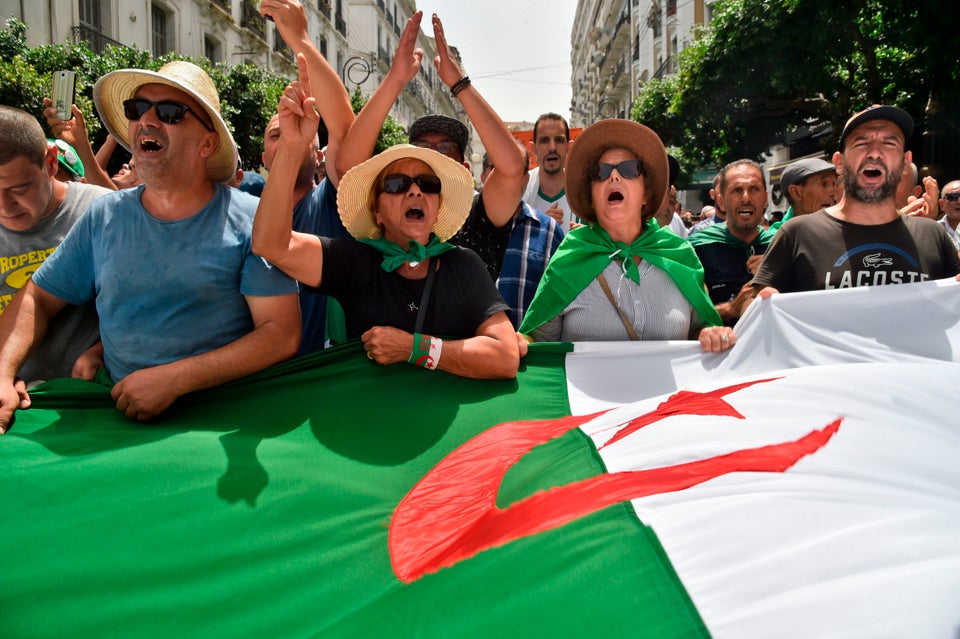 La manifestation du 24e vendredi à Alger en 5