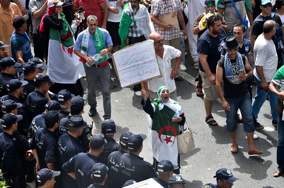La manifestation du 24e vendredi à Alger en 5