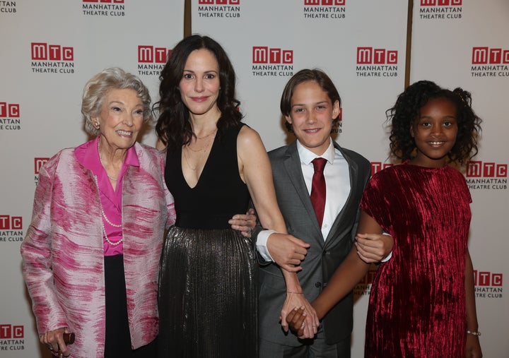 Mary-Louise Parker with her mother and children in 2016.