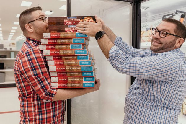 The pair hit up the frozen pizza section, too.