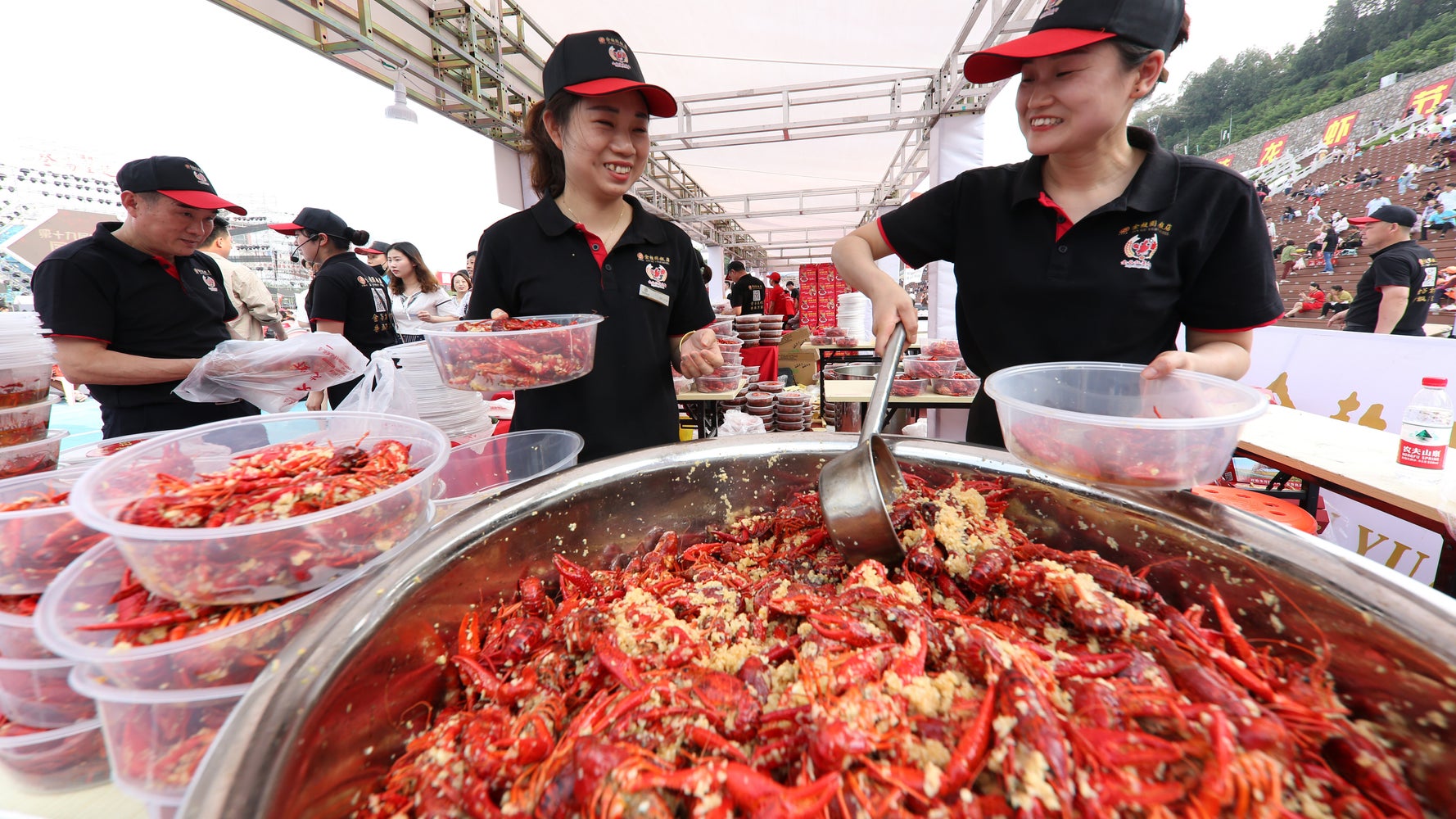 ザリガニの殻を剥く仕事 の待遇が良すぎると話題に 剥師は語る 高収入に苦労はつきもの ハフポスト ザリガニの殻を剥く仕事 の待遇が良すぎると話題に 剥師は語る 高収入に苦労はつきもの ハフポスト