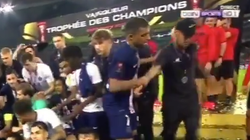 Mbappé a bien fait rire en éjectant Neymar de cette photo du Trophée des