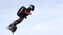 Franky Zapata a réussi sa traversée de la Manche en