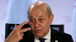 Le Drian ironise sur “l’urgence capillaire” de