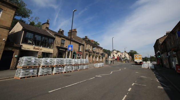 Residents Risking Lives By Refusing To Leave Whaley Bridge, Warn Police