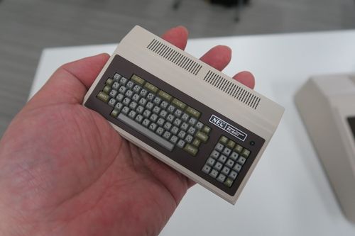 伝説の名機「PC-8001」が手の平サイズで復活。40年前のNEC製パソコン | ハフポスト NEWS