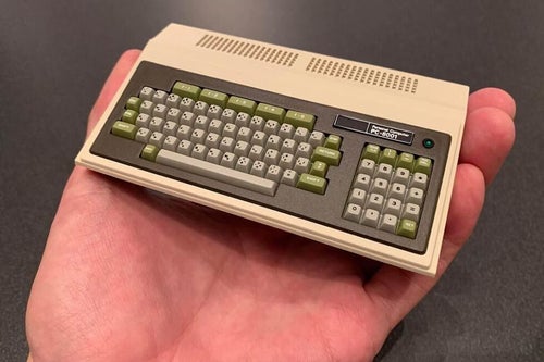 伝説の名機「PC-8001」が手の平サイズで復活。40年前のNEC製パソコン 伝説の名機「PC-8001」が手の平サイズで復活。40年前のNEC製パソコン