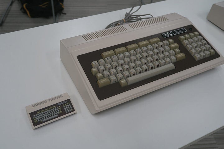 伝説の名機「PC-8001」が手の平サイズで復活。40年前のNEC製パソコン