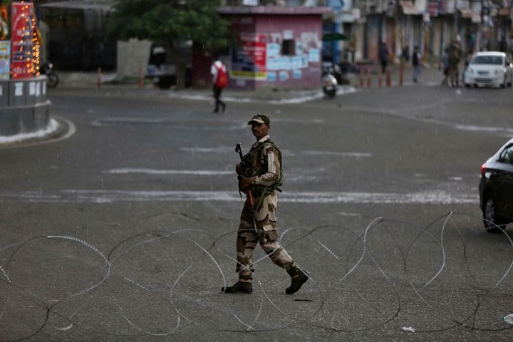 An paramilitary soldier guards during security lockdown in Jammu, Aug. 5, 2019. 