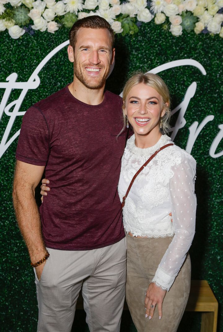 Brooks Laich and Julianne Hough attend the Paint & Sip & Help event to benefit Children's Hospital Los Angeles on October 12, 2017 in Los Angeles.