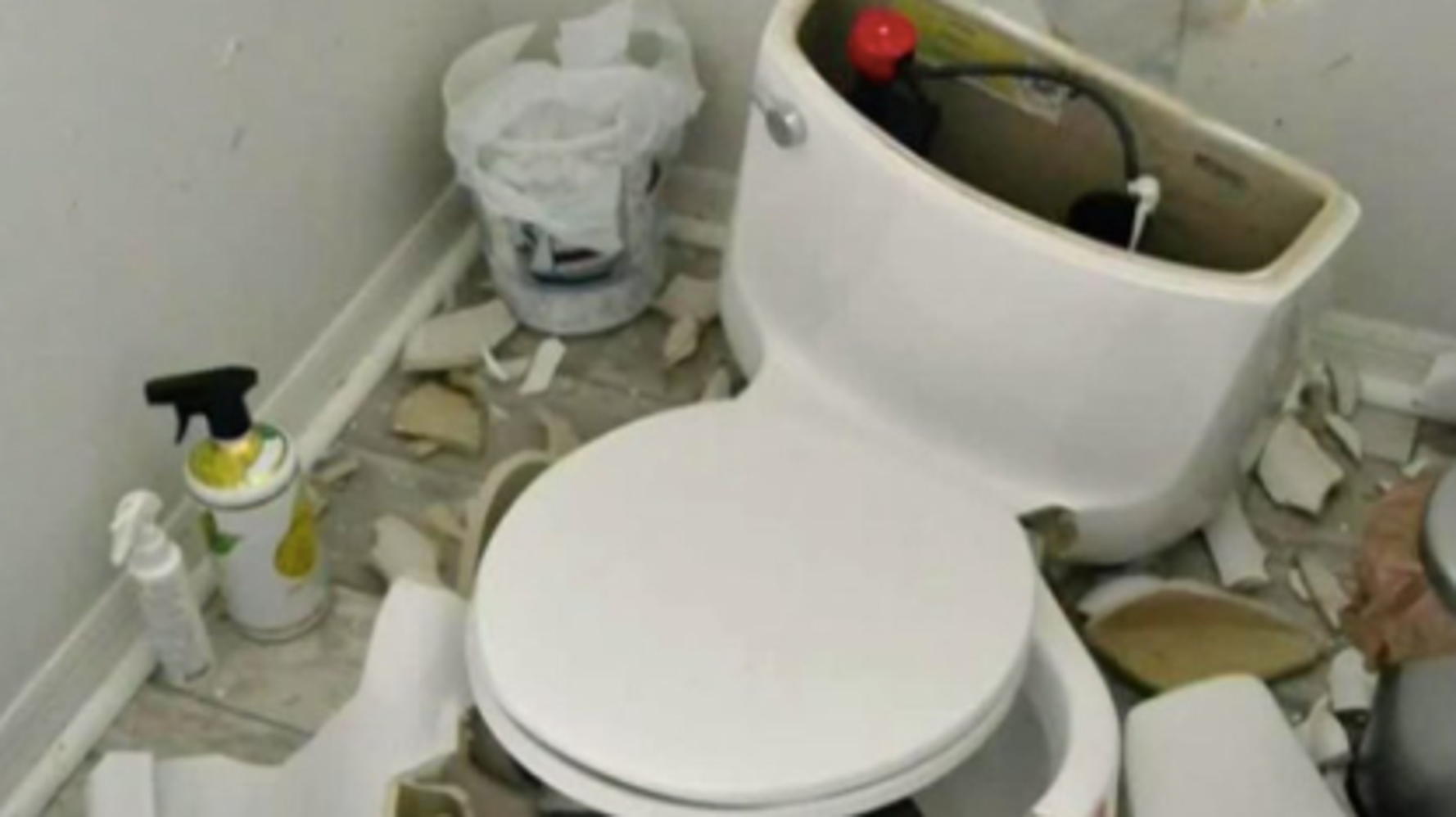 Toilet Exploding With Poop Florida Toilet Explodes After Lightning Strikes Septic Tank | HuffPost