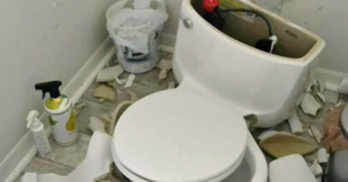 Florida Toilet Explodes After Lightning Strikes Septic Tank Huffpost Weird News